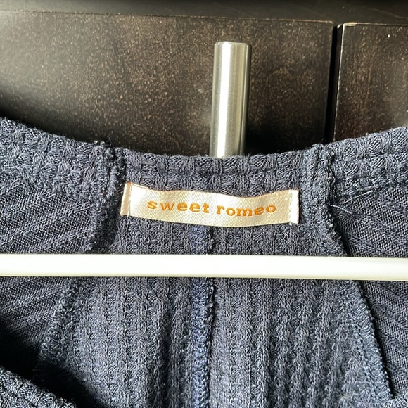 Navy waffle top - Picture 2 of 3